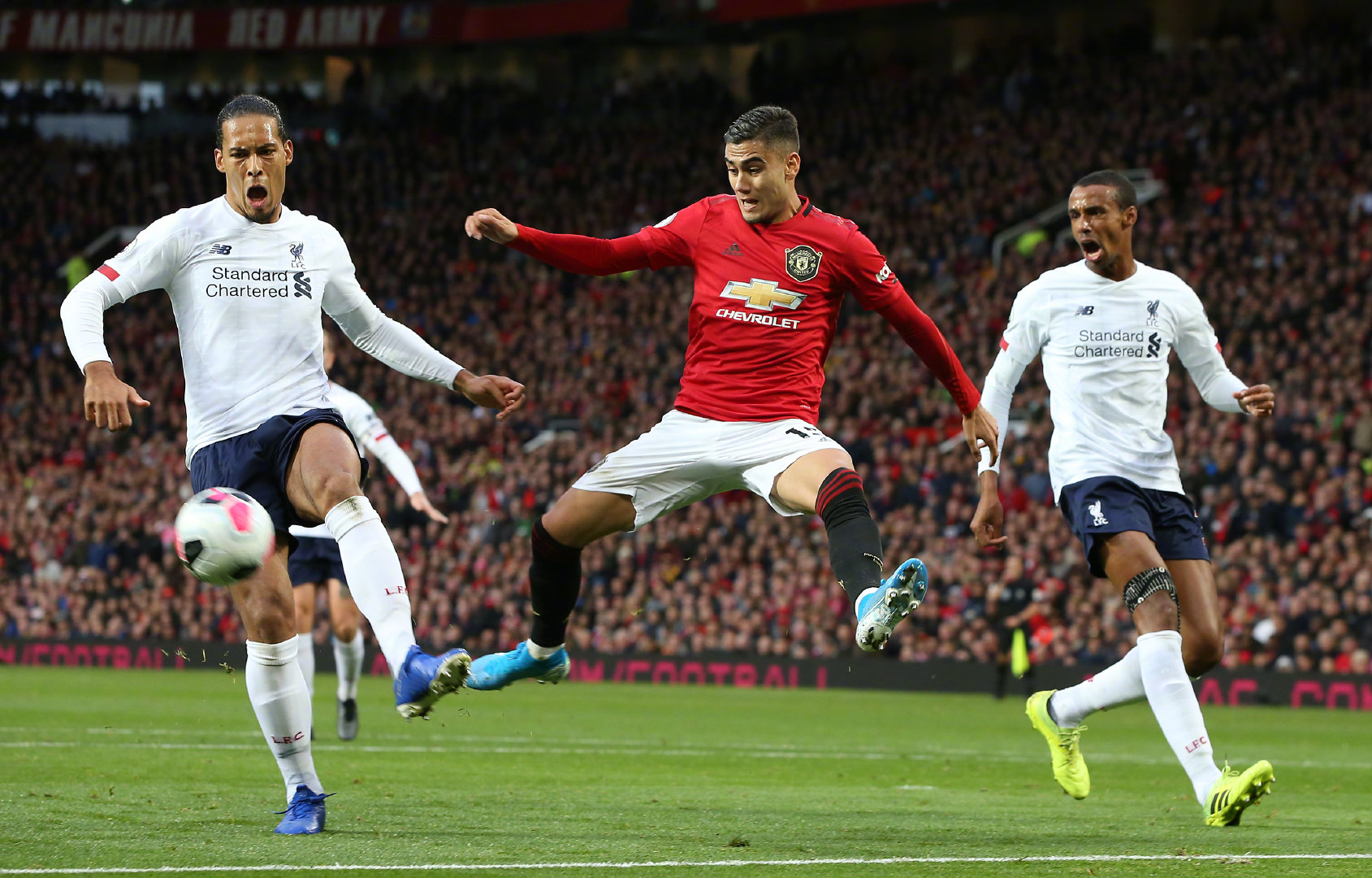 上阵兄弟兵，巴萨竞技的费尔南德斯兄弟同场进球